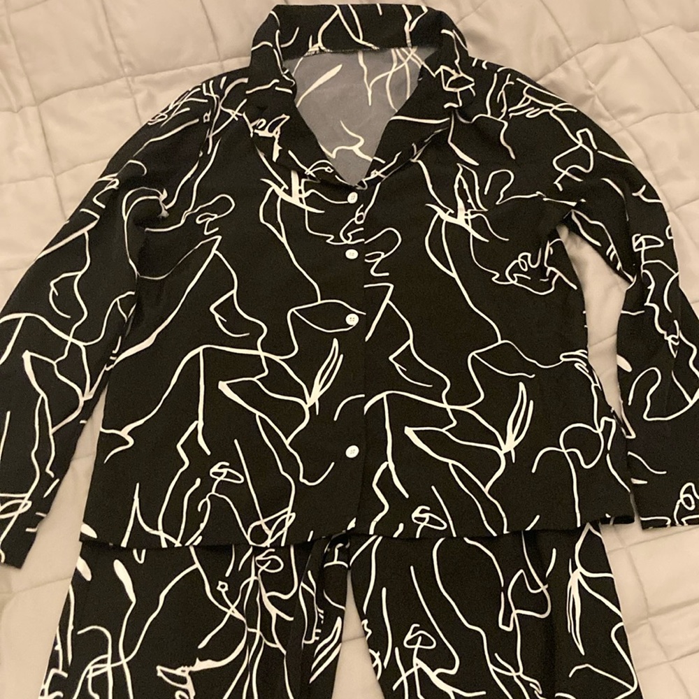Abstract black and white pajama set